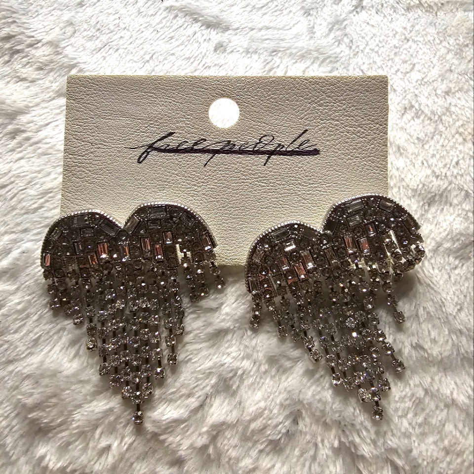 Nwt Free People Dangle Earrings Silvertone 25$